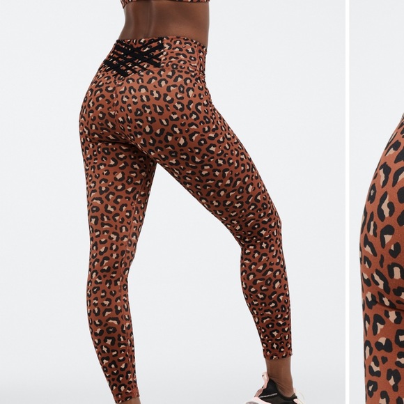 ✨ Fabletics Leopard Matching Workout Set - Picture 3 of 12